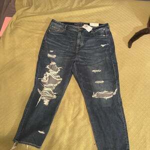 American Eagle Outfitters Women's Ripped Mom Jeans Dark Wash